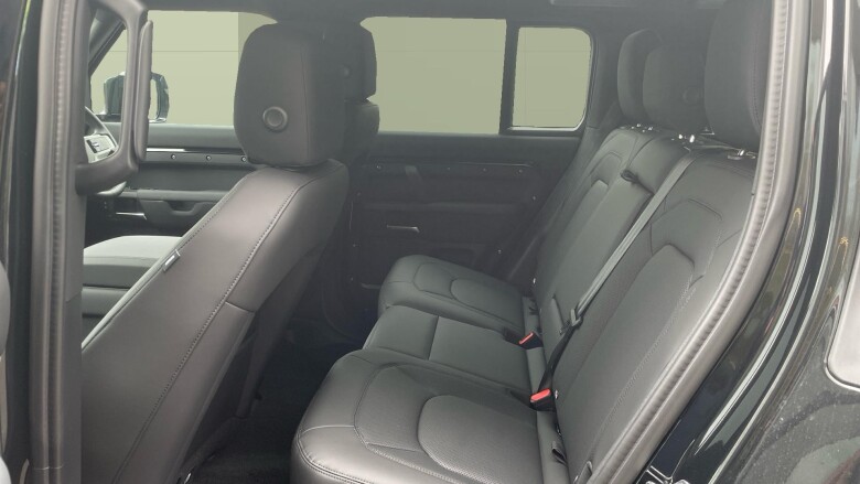 Land Rover Defender 3.0 D250 X-Dynamic SE 110 5dr Auto Diesel Estate